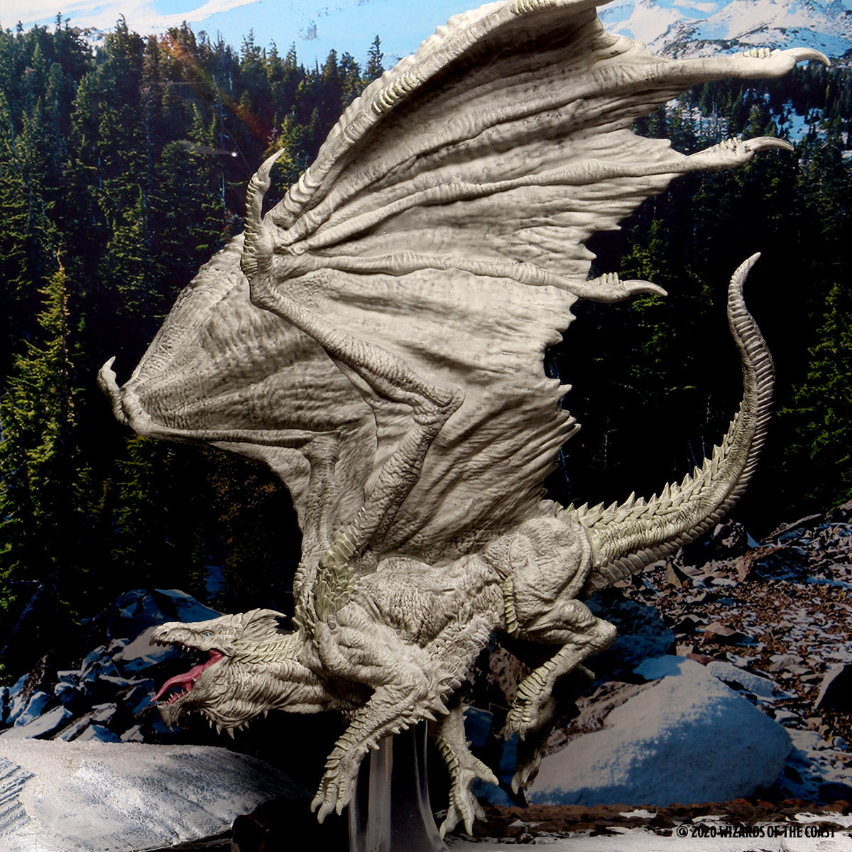 Dungeons & Dragons: Icons of the Realms: Premium Figure: Adult White Dragon